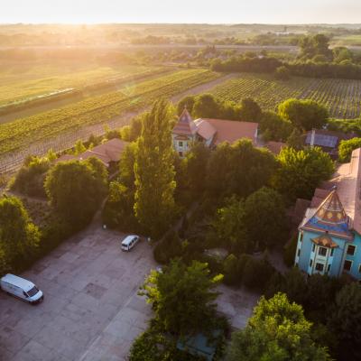 Zgrada slikana dronom